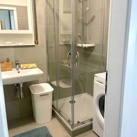 Great Location, Private Parking, New ברטיסלאבה