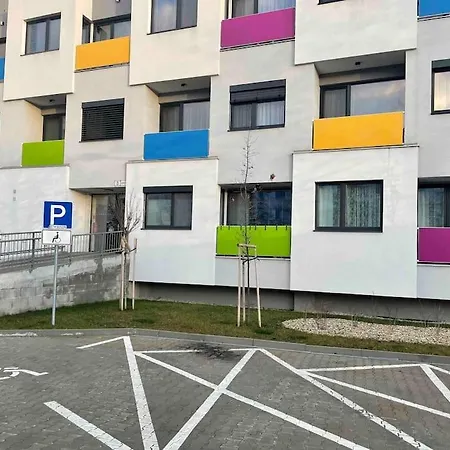 Great Location, Private Parking, New